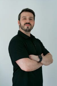 Découvrez le parcours de Maxime Guénard, travailleur social à Gatineau. Une approche humaine et bienveillante pour vous accompagner vers votre mieux-être.